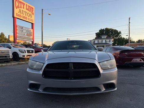 Used 2013 Dodge Charger SE w/ Connectivity Group RWD image 3