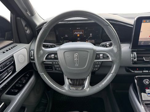 Used 2018 Lincoln Navigator Reserve image 14