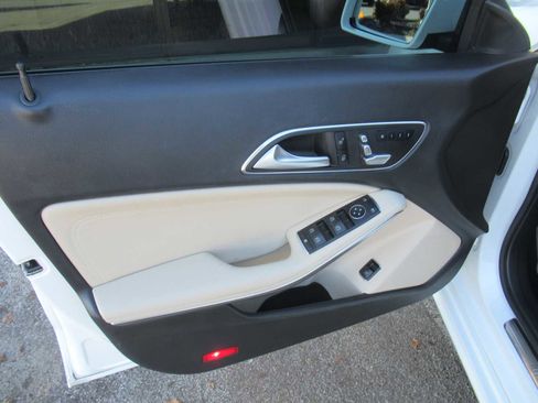 Used 2019 Mercedes-Benz CLA 250 image 16