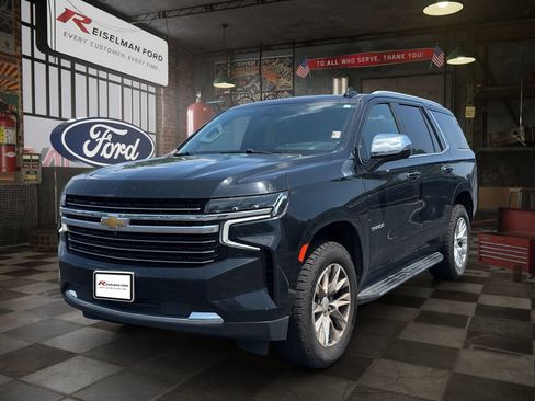 Used 2021 Chevrolet Tahoe Premier w/ Premium Package RWD image 1