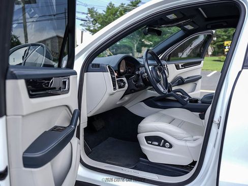 Used 2020 Porsche Cayenne AWD/4WD image 39
