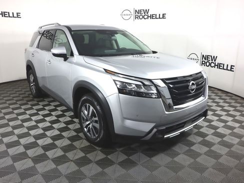 Used 2022 Nissan Pathfinder SL AWD/4WD image 3