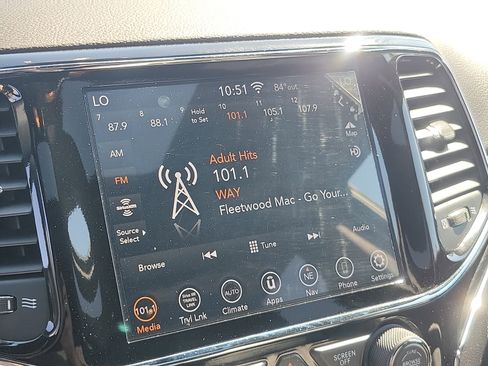 Used 2020 Jeep Grand Cherokee Limited image 18