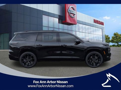 Used 2025 Chevrolet Traverse RS AWD/4WD image 6