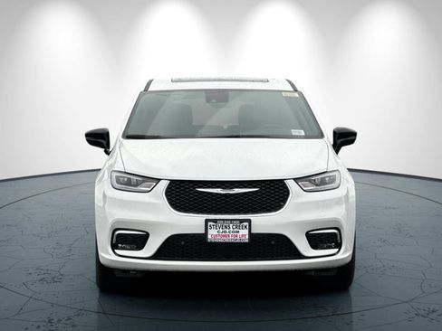 New 2026 Chrysler Pacifica Limited image 9