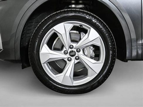 Certified 2025 Audi Q5 2.0T Premium Plus w/ Premium Plus Package image 25