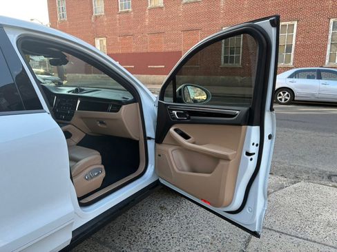 Used 2020 Porsche Macan image 15