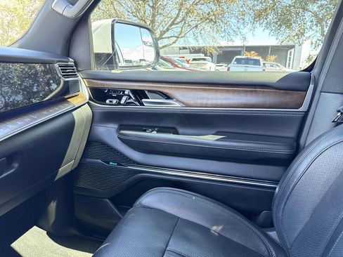 Used 2022 Jeep Grand Wagoneer Series I image 23