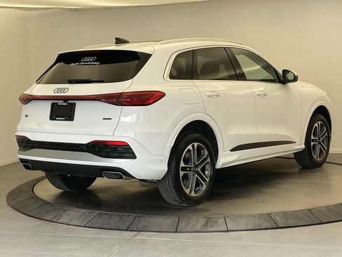 Certified 2025 Audi Q5 Premium w/ Convenience Package AWD/4WD image 7