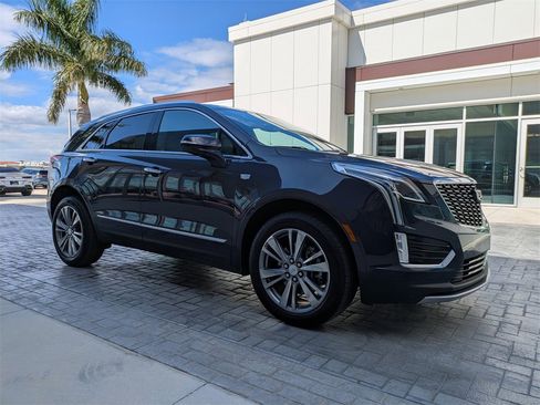 Used 2025 Cadillac XT5 Premium Luxury image 2