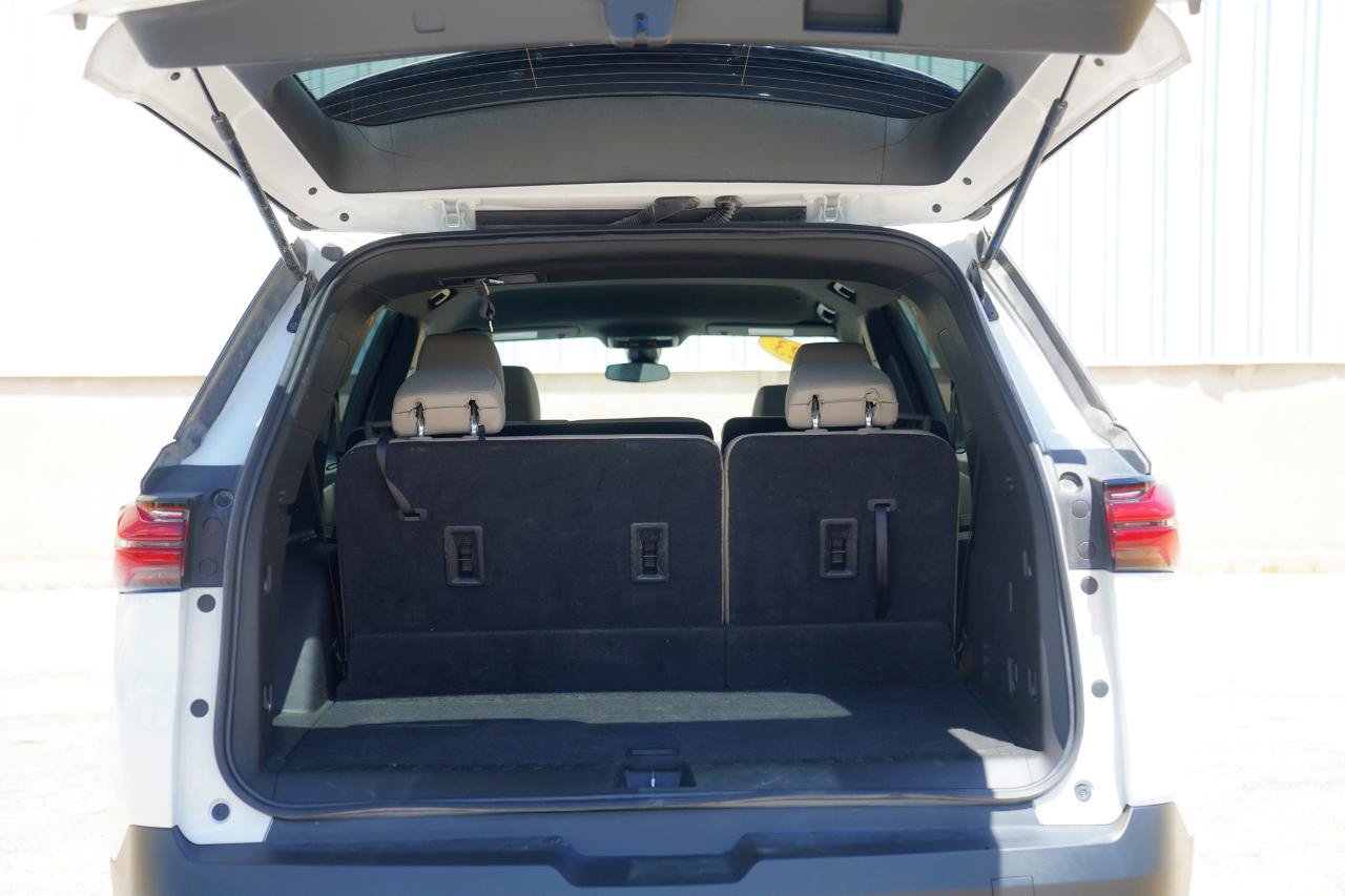 Used 2023 Chevrolet Traverse LS AWD/4WD image 20