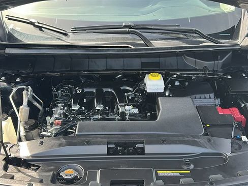 Used 2025 Nissan Pathfinder SV FWD image 3