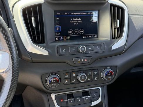 Used 2024 GMC Terrain SLE w/ Driver Convenience Package FWD image 20
