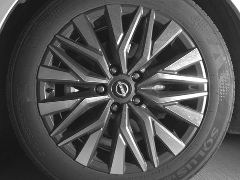 Used 2025 Nissan Altima 2.5 SV FWD image 12