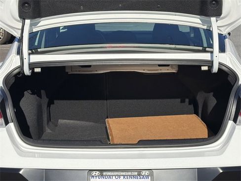 Certified 2025 Hyundai Elantra SEL image 18