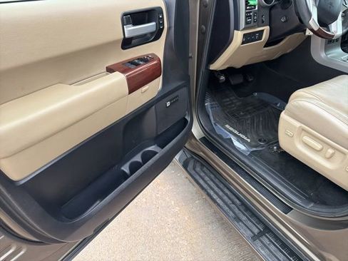 Used 2016 Toyota Sequoia Platinum image 16