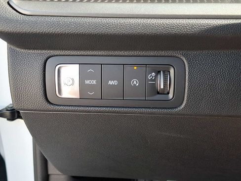Used 2025 Chevrolet Traverse LT w/ Driver Confidence Package AWD/4WD image 24