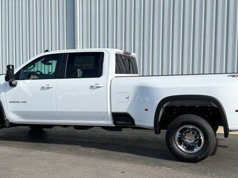 New 2026 Chevrolet Silverado 3500 LT w/ Convenience Package AWD/4WD image 2