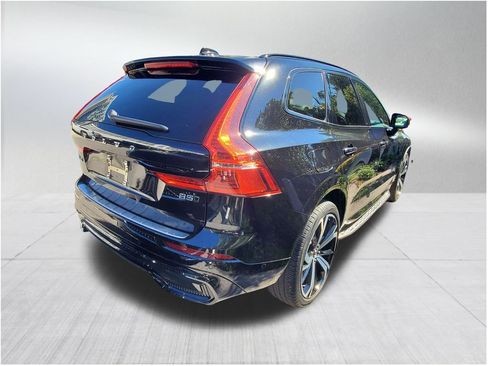 Certified 2022 Volvo XC60 B5 R-Design w/ Advanced Package image 5