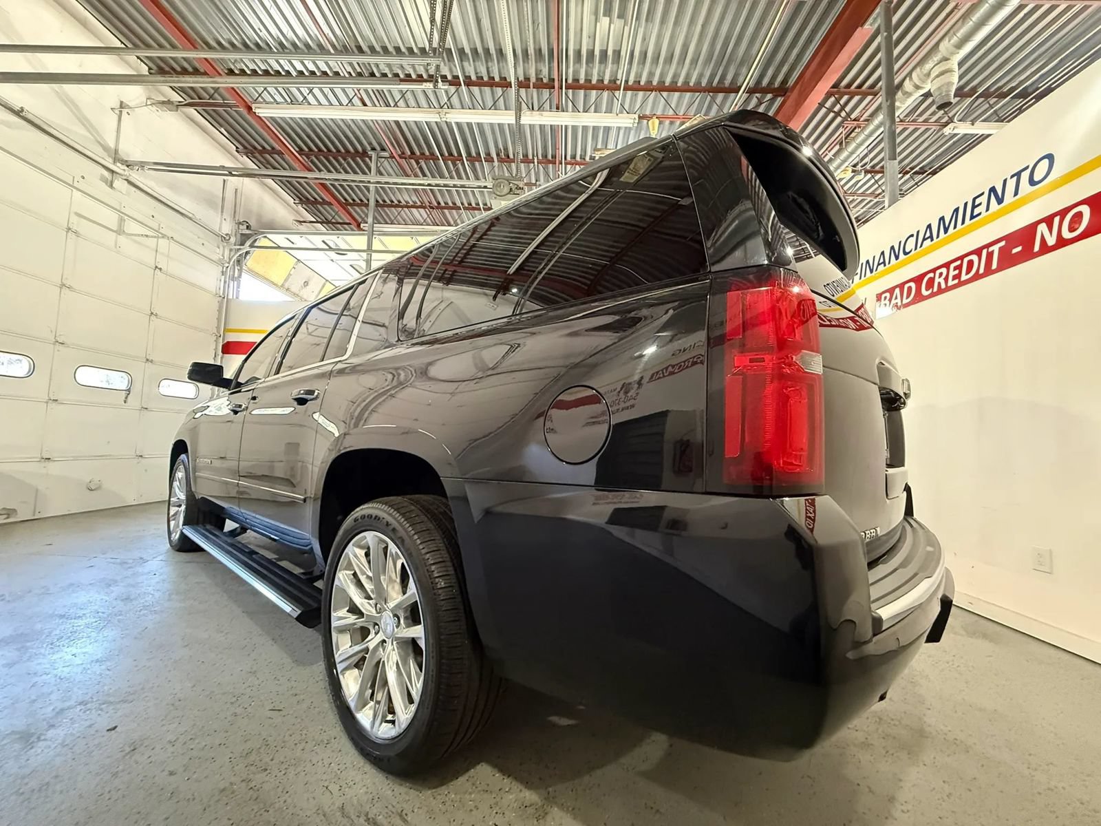 Used 2019 Chevrolet Suburban Premier w/ Premier Plus Edition AWD/4WD image 9