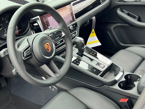 New 2026 Porsche Macan image 4