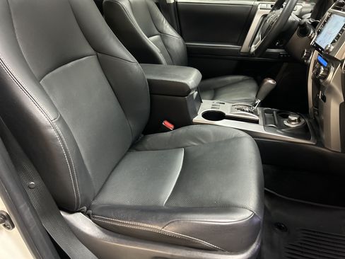 Used 2022 Toyota 4Runner Limited AWD/4WD image 33