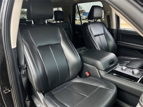 Used 2022 Ford Expedition XLT image 29