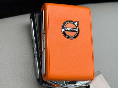 Certified 2023 Volvo XC40 B5 Plus w/ Protection Package Premier image 34