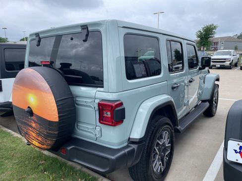 Used 2024 Jeep Wrangler Sahara image 4