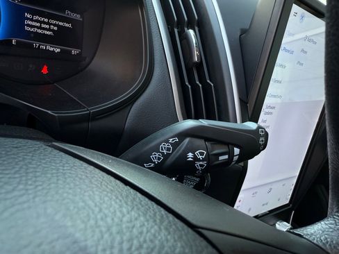 Used 2024 Ford Edge SE image 38