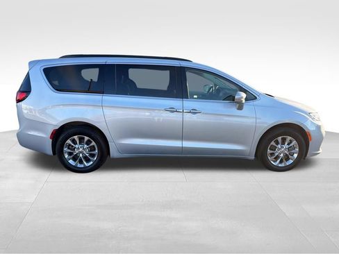Used 2022 Chrysler Pacifica Touring-L AWD/4WD image 8
