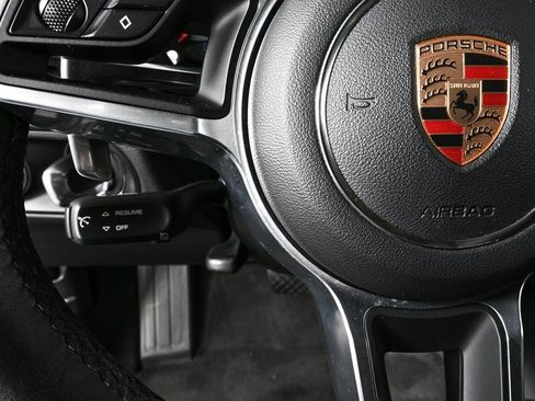 Certified 2020 Porsche Macan image 9