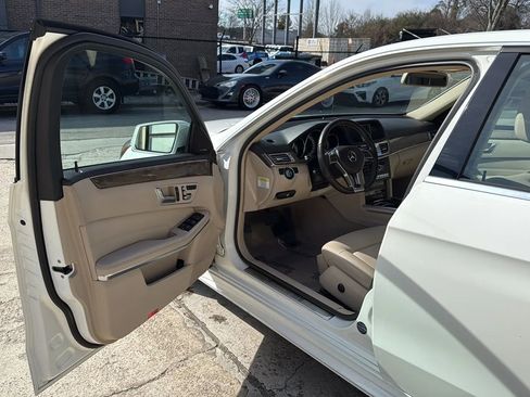 Used 2014 Mercedes-Benz E 350 4MATIC Sedan image 15