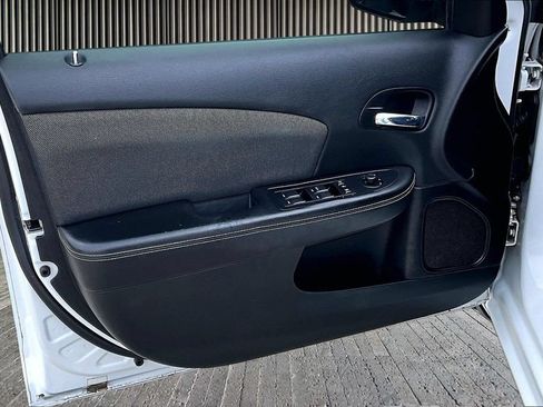Used 2013 Dodge Avenger SE FWD image 22