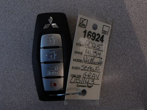 New 2025 Mitsubishi Outlander SE image 37