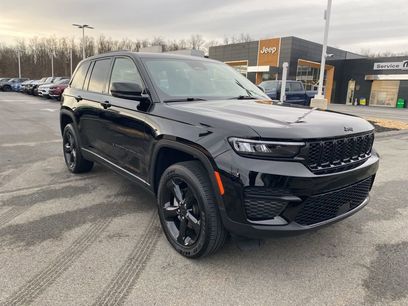 Used 2025 Jeep Grand Cherokee Altitude