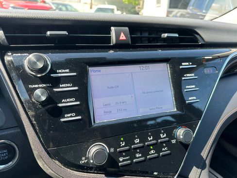 Used 2018 Toyota Camry LE w/ Convenience Package FWD image 21