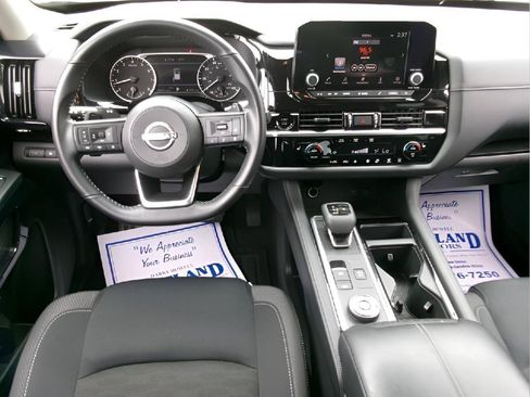 Used 2025 Nissan Pathfinder SV AWD/4WD image 11