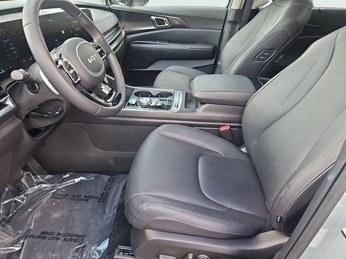 Used 2025 Kia Carnival SX Prestige FWD image 33