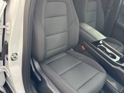 New 2025 Chevrolet Equinox LT image 32