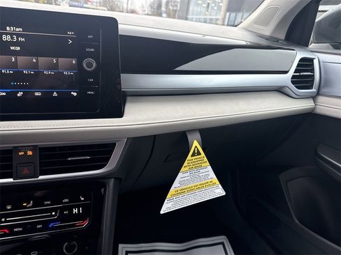 New 2026 Volkswagen Taos SE image 13