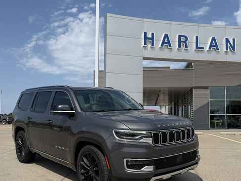 Used 2023 Jeep Wagoneer Series III w/ Premium Group I AWD/4WD image 2