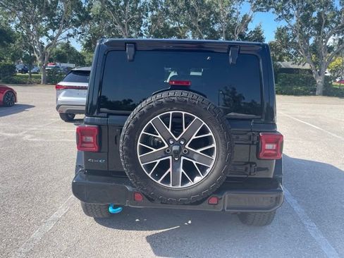 Used 2024 Jeep Wrangler High Altitude AWD/4WD image 3