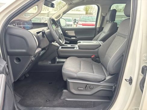 Used 2025 Ford Expedition Max Active AWD/4WD image 7