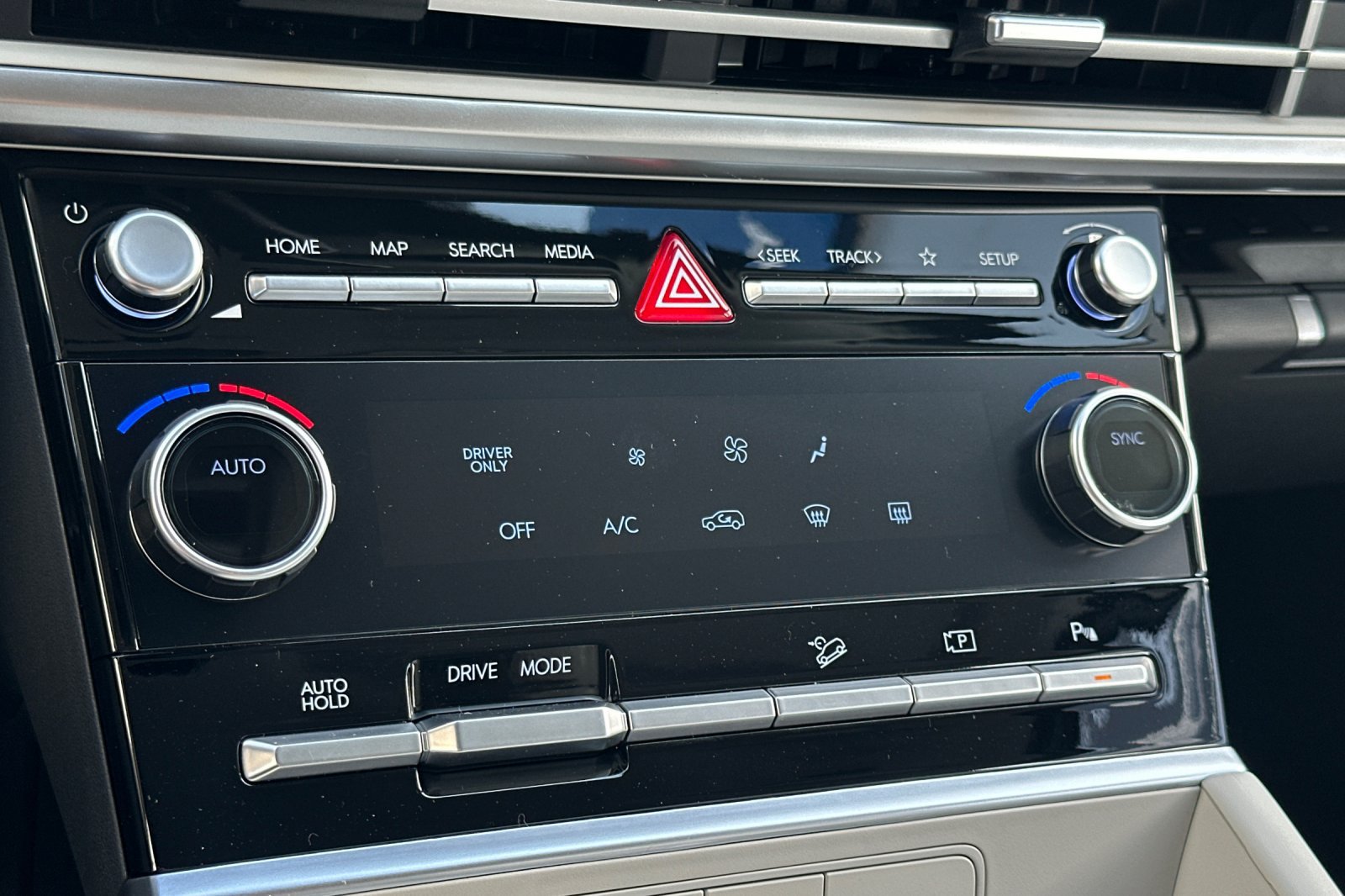 Certified 2026 Hyundai Santa Fe SE FWD image 21