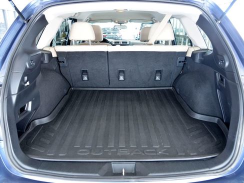 Used 2017 Subaru Outback 2.5i Premium image 28