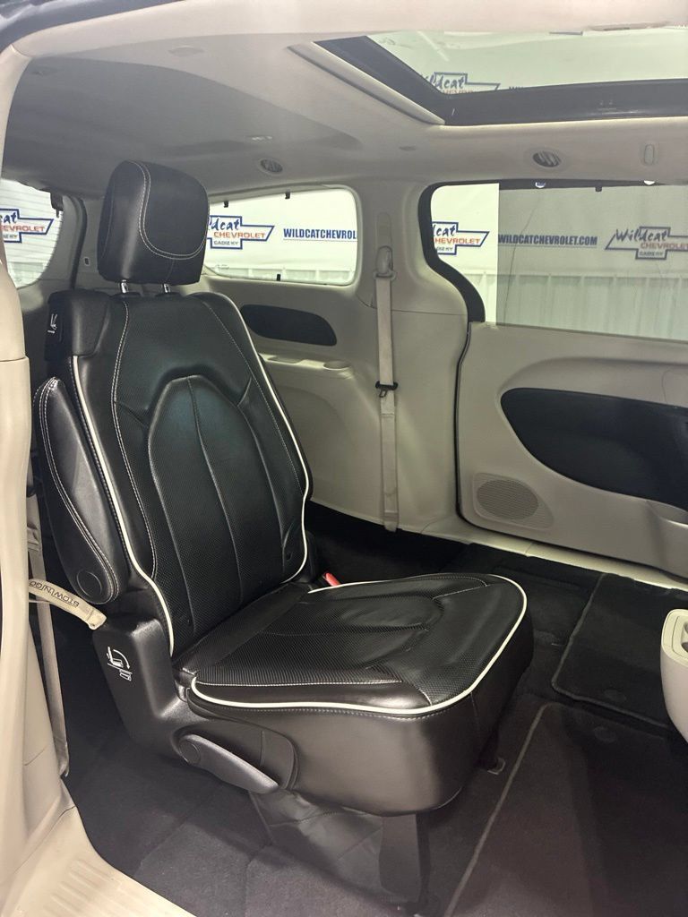 Used 2023 Chrysler Pacifica Limited FWD image 38