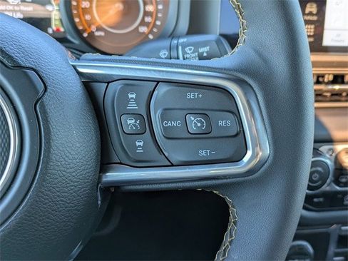 Used 2024 Jeep Wrangler Sahara image 25