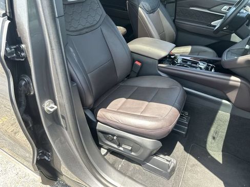 Used 2025 Ford Explorer Platinum w/ LUX Leather Package AWD/4WD image 29