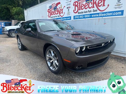 Used 2022 Dodge Challenger SXT w/ Plus Package image 1